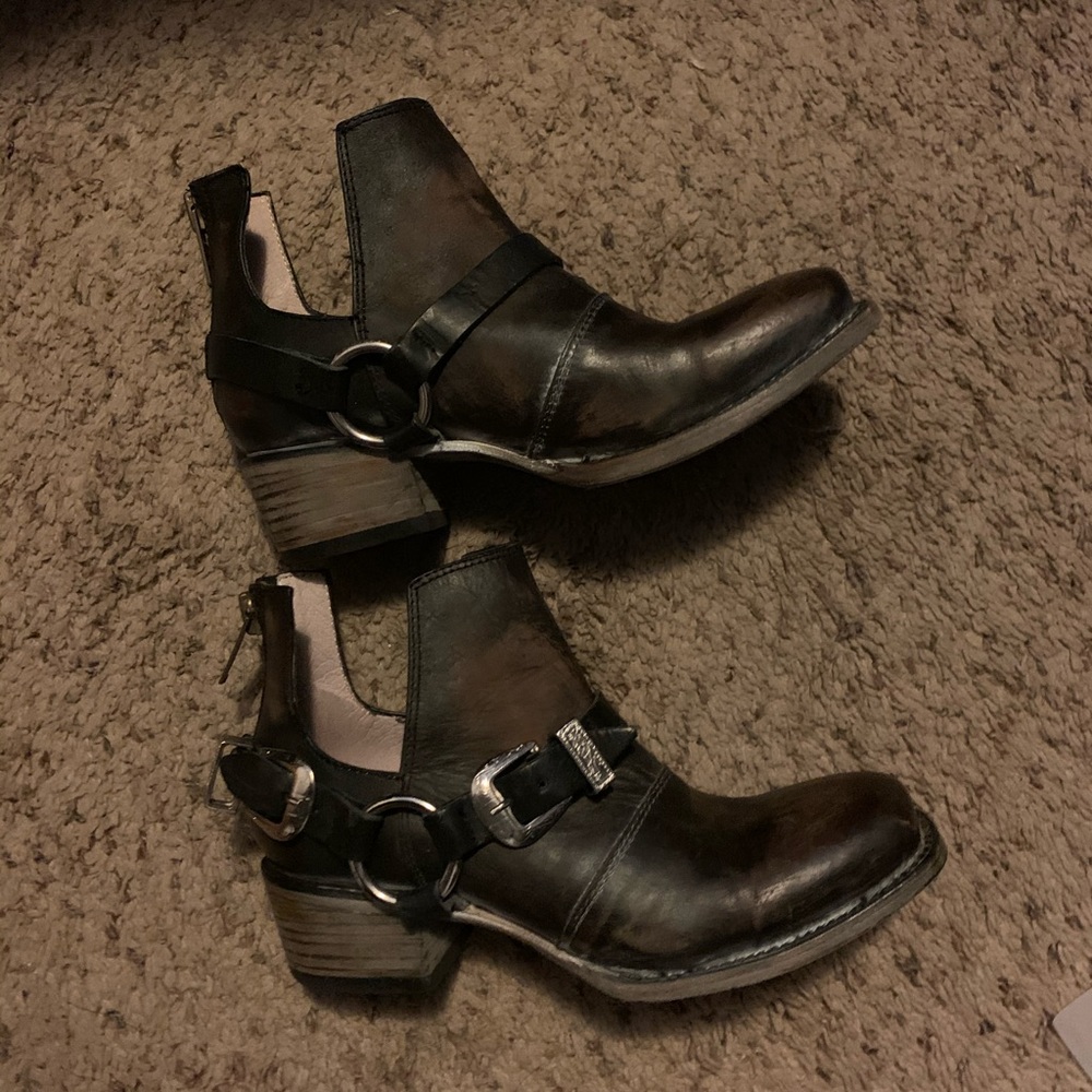 Freebird by Steve Madden Booties